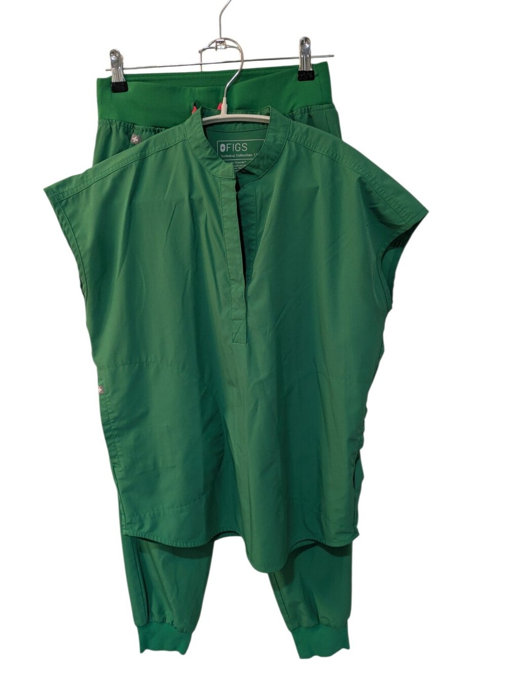 Figs Women's Emerald Green Scub Track Jogger Set